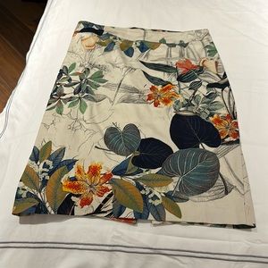 Beautiful pattern skirt. Good condition with a few minor stains from sto…